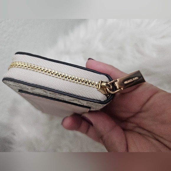 Michael Kors Small Studded Wallet EUC - Picture 3 of 9